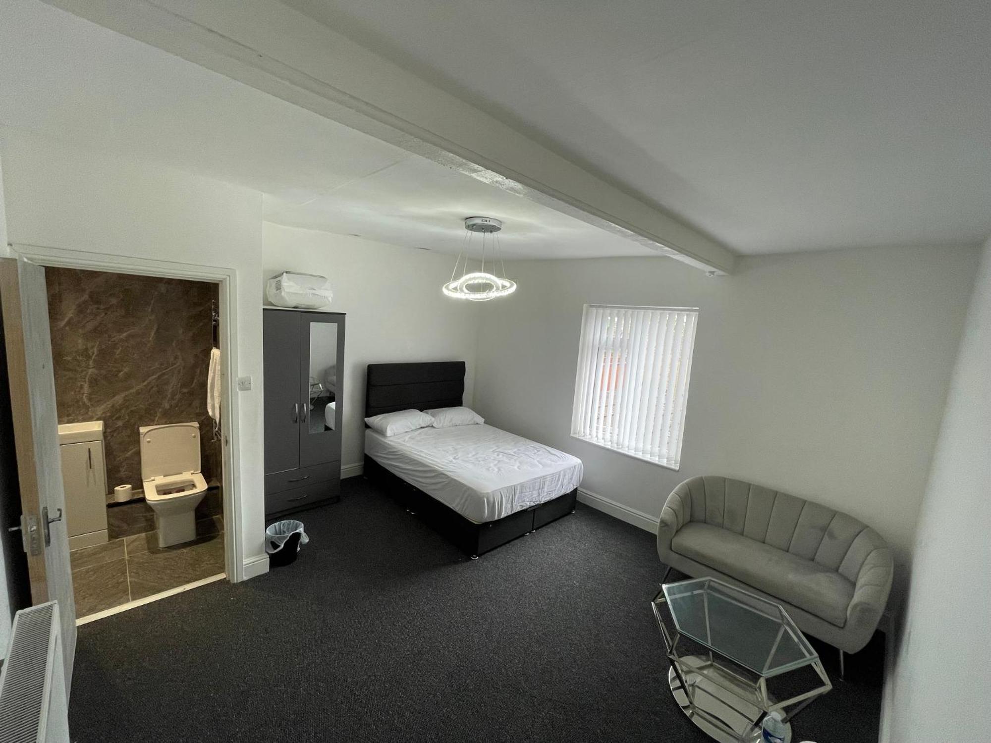 Pc Homes Room C Hyde Exterior photo